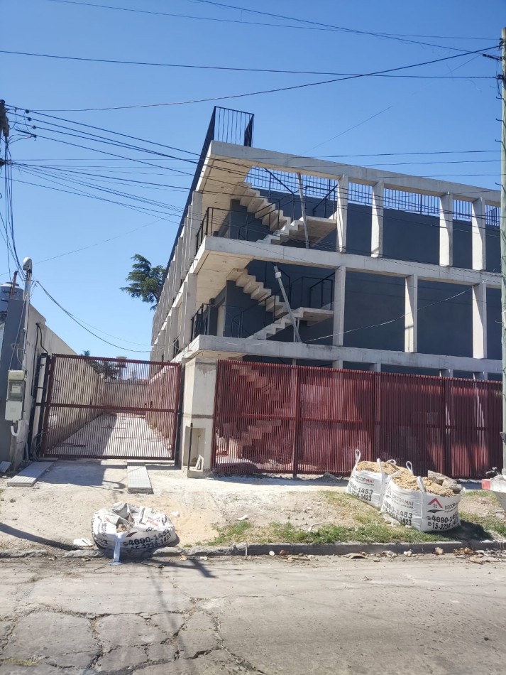 Departamento 2 ambientes P.B con patio Moron