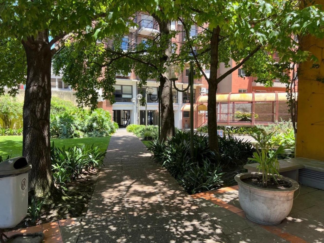 Departamento de 2 Ambientes en Venta - Apto Profesional - Torres Moron