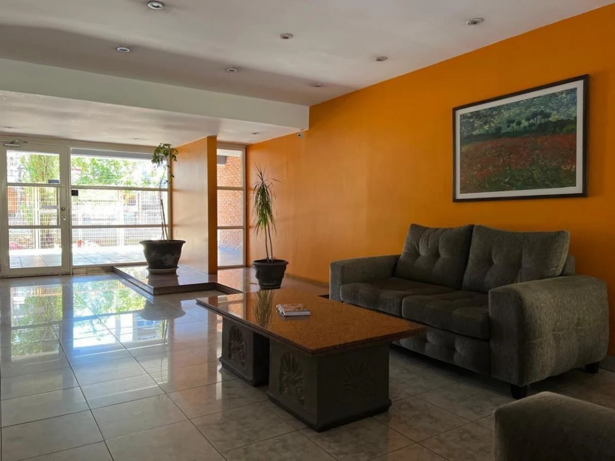 Departamento de 2 Ambientes en Venta - Apto Profesional - Torres Moron