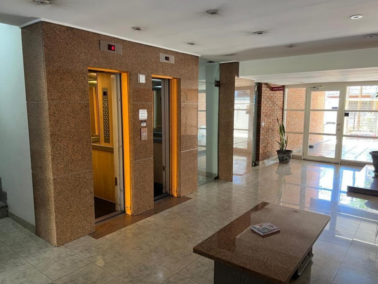 Departamento de 2 Ambientes en Venta - Apto Profesional - Torres Moron