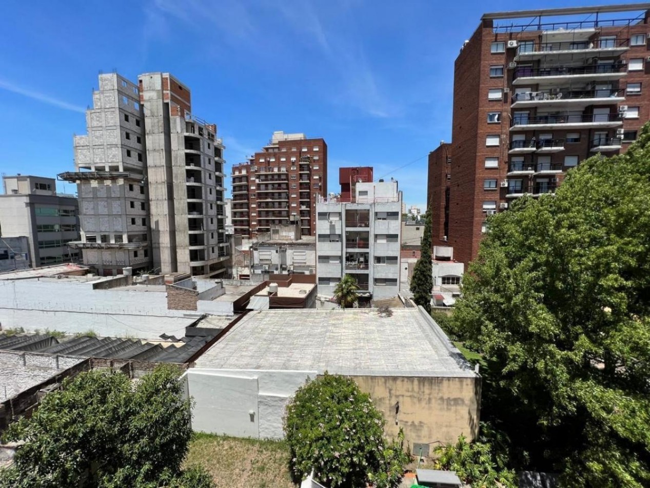 Departamento de 2 Ambientes en Venta - Apto Profesional - Torres Moron