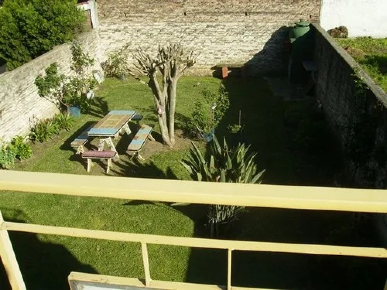 CASA 7 AMBIENTES EN DOS PLANTAS CON LOCAL