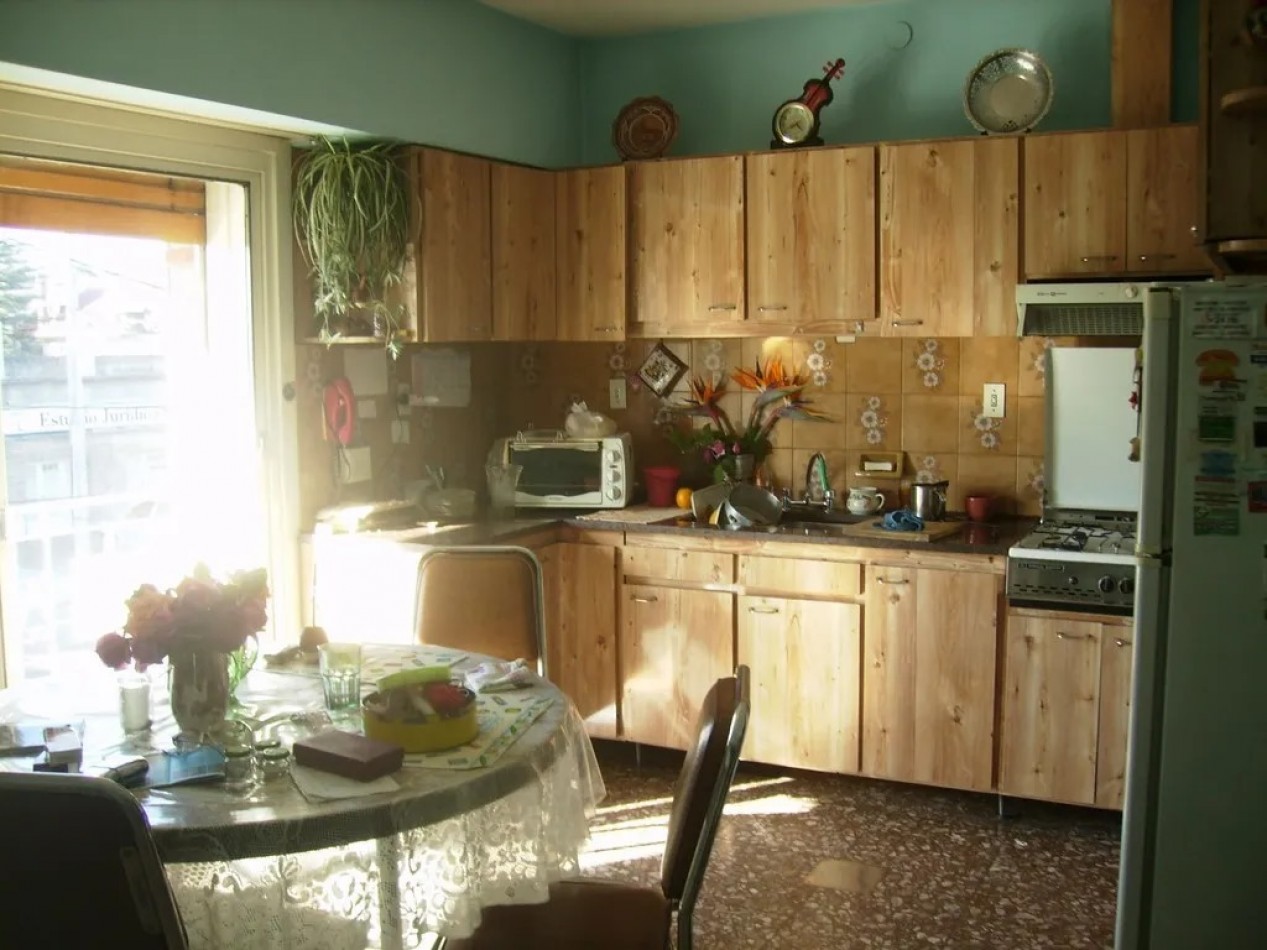 CASA 7 AMBIENTES EN DOS PLANTAS CON LOCAL