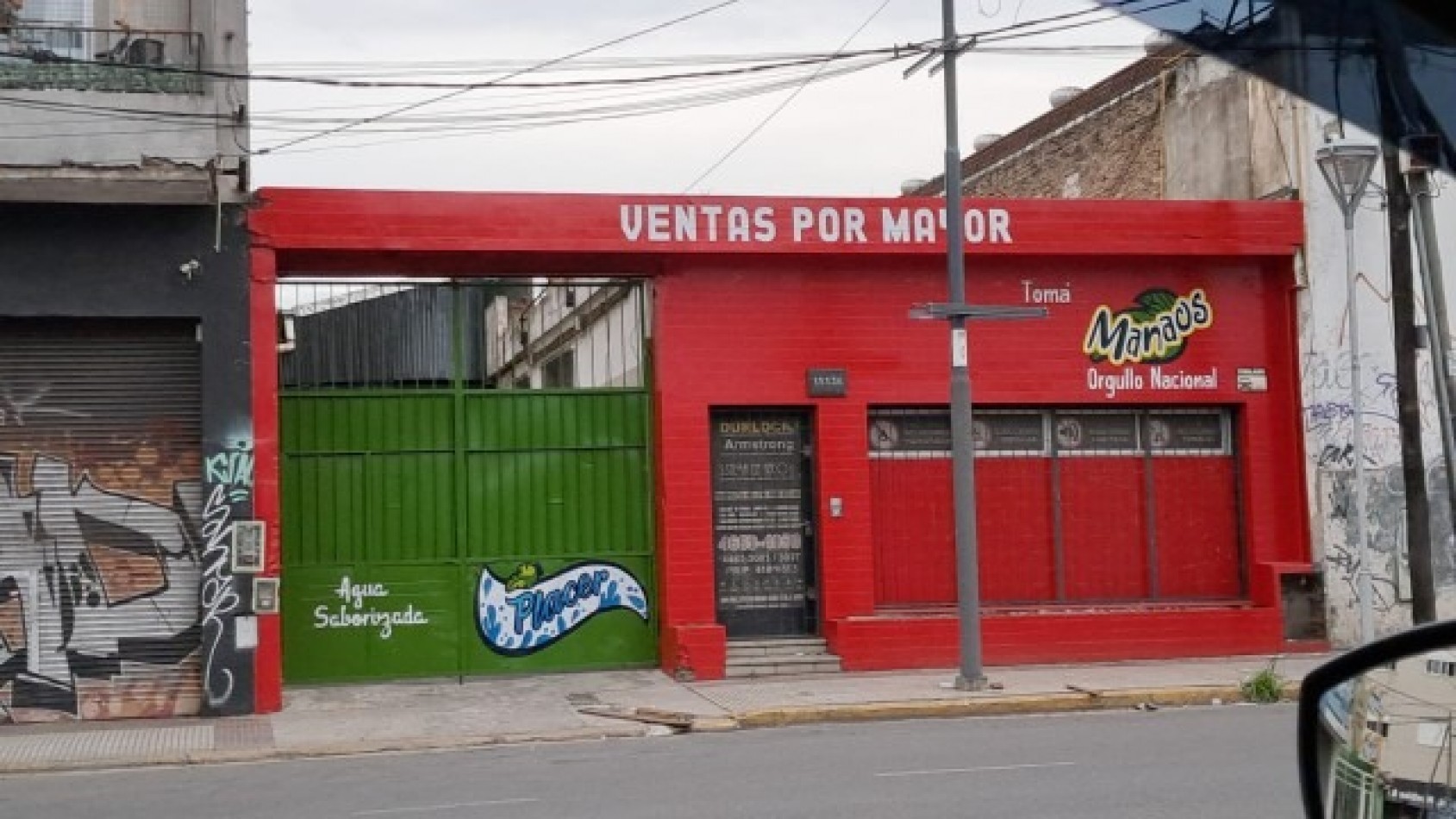Salon ocmercial + deposito Moron. venta o alquiler