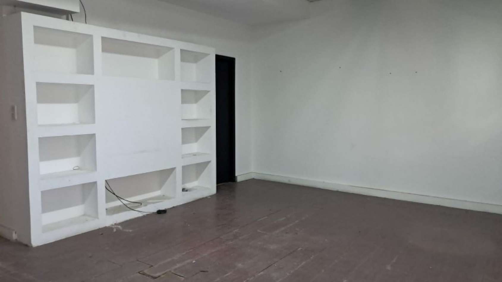 Salon ocmercial + deposito Moron. venta o alquiler