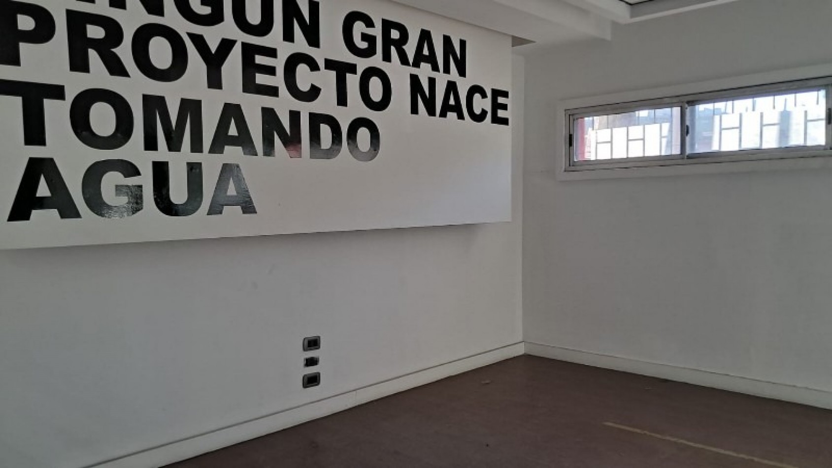 Salon ocmercial + deposito Moron. venta o alquiler