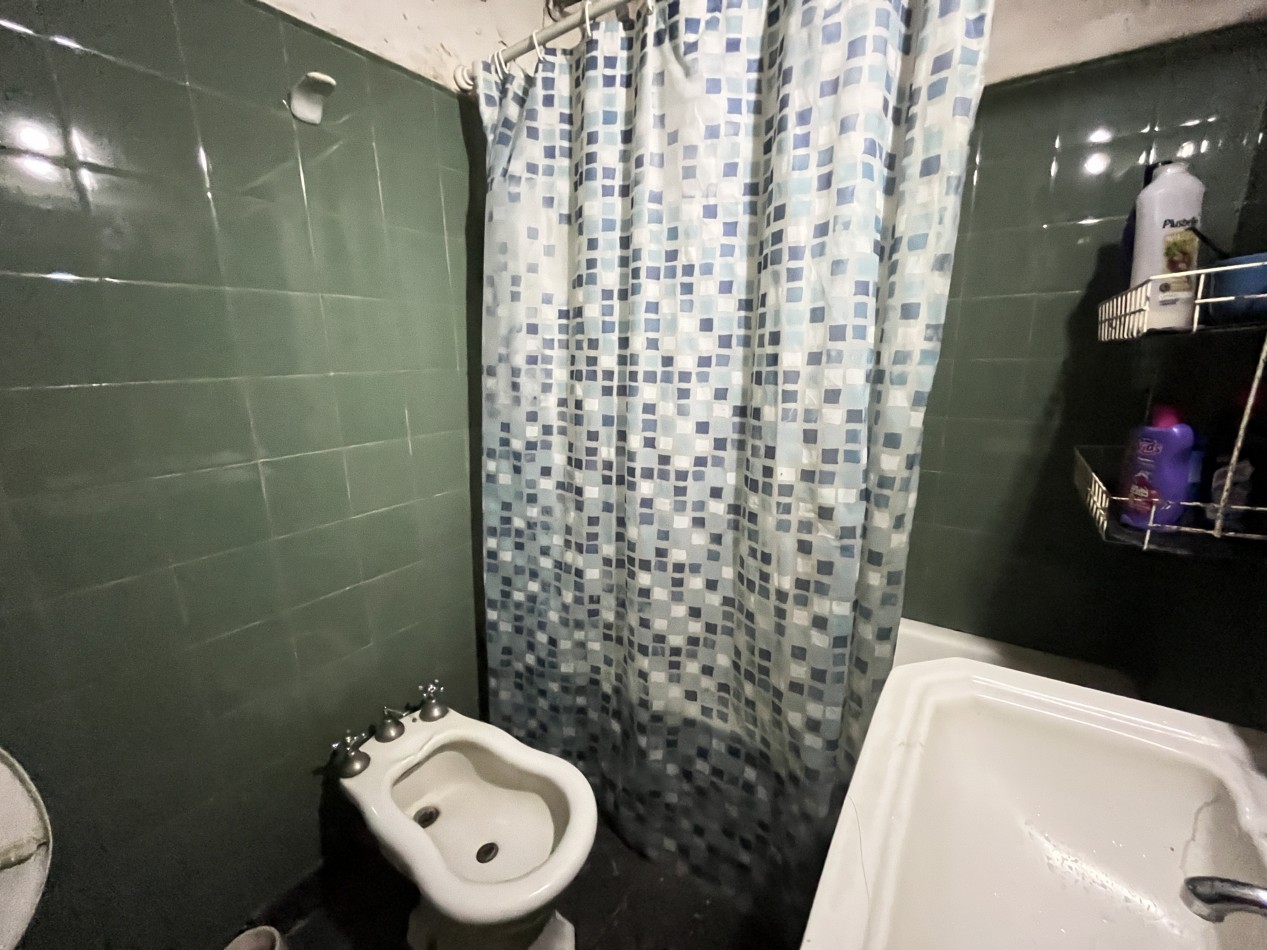 casa 3 ambientes a modernizar . San Justo