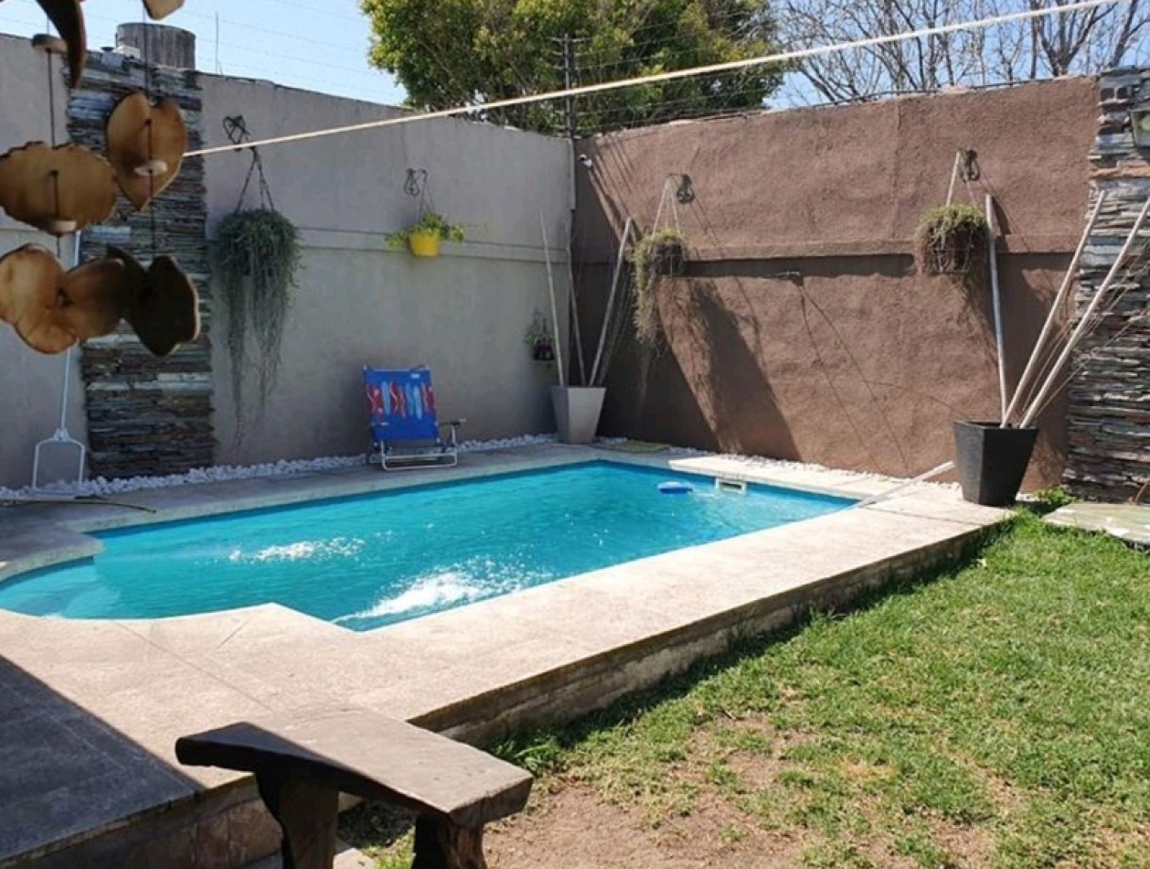 casa 3 ambientes + dpto con piscina