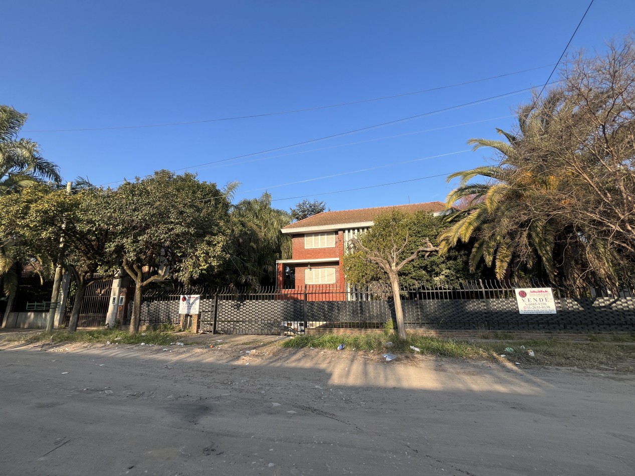 Casa Quinta Ideal Eventos - 1400 m² Esquina con Quincho y Pileta
