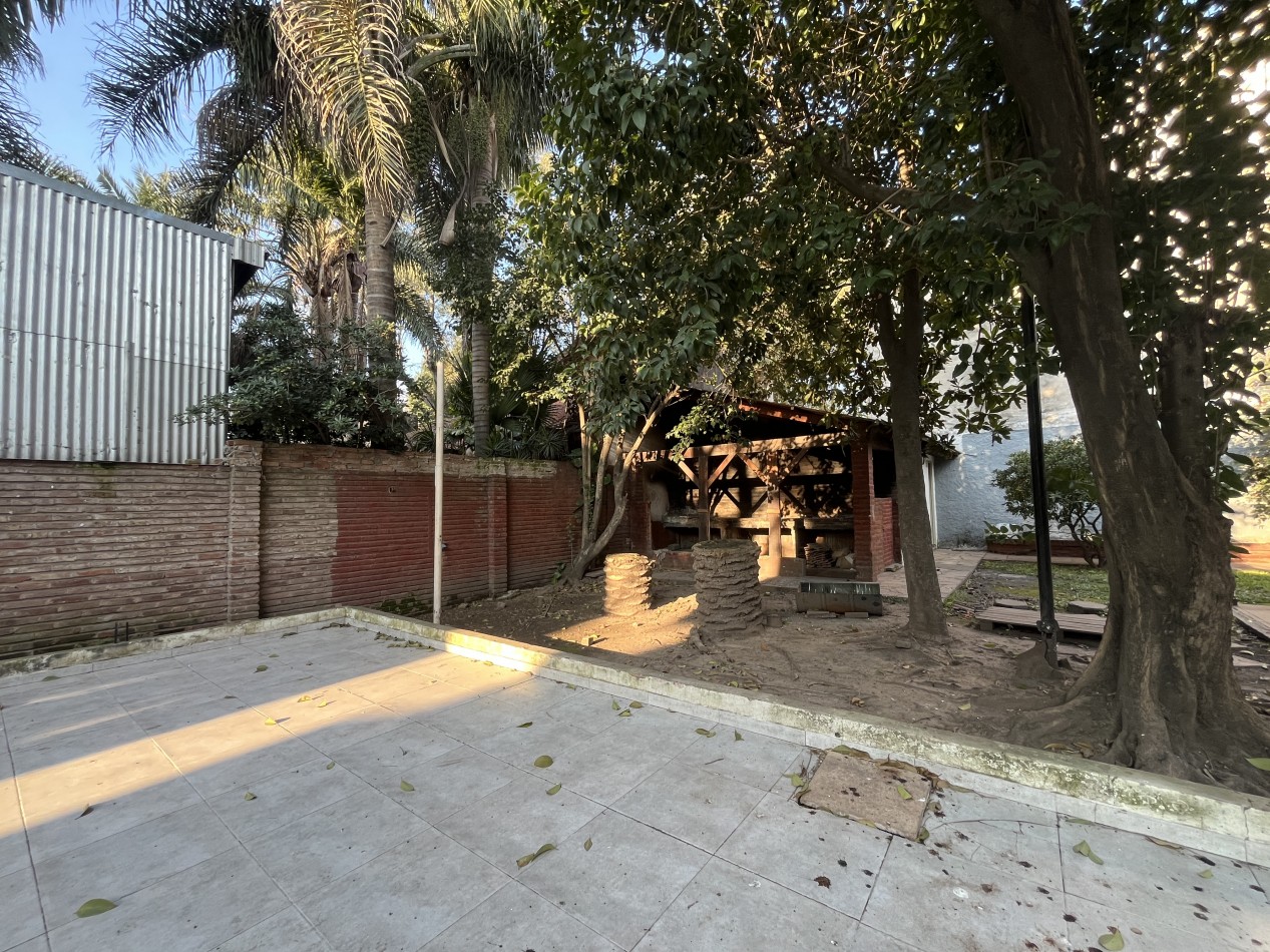 Casa Quinta Ideal Eventos - 1400 m² Esquina con Quincho y Pileta