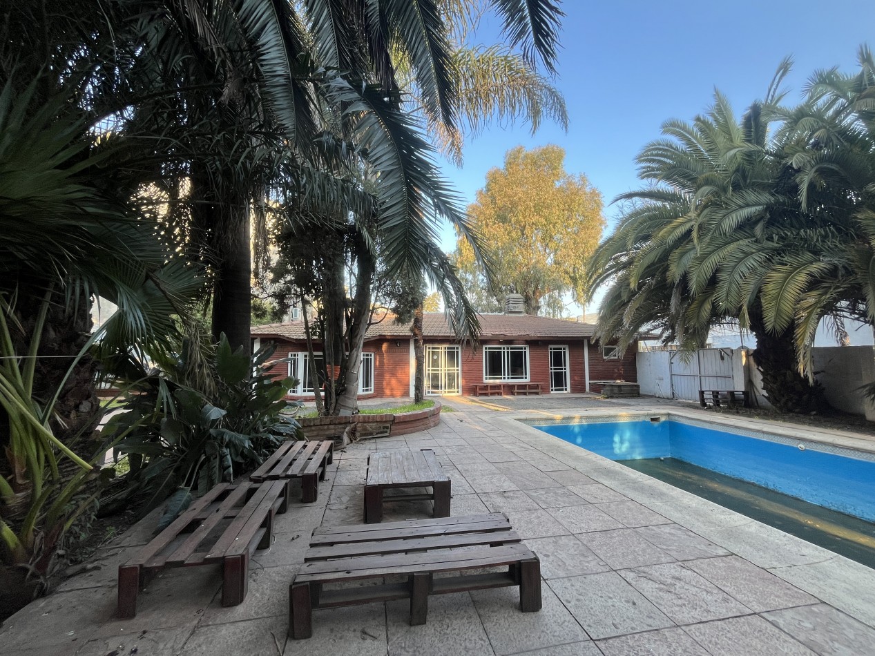 Casa Quinta Ideal Eventos - 1400 m² Esquina con Quincho y Pileta