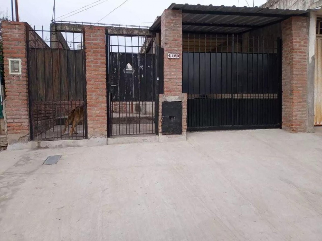 CASA 2 AMBIENTES AMPLIOS A REFRACCIONAR CON PATIO Y COCHERA