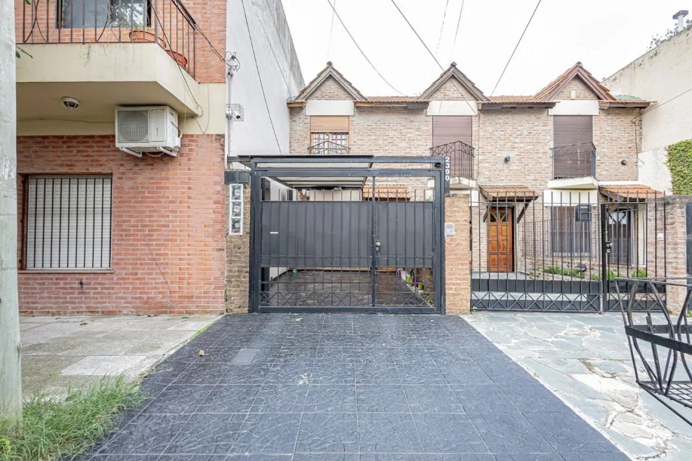 DUPLEX 3 AMBIENTES CON COCHERA Y PATIO