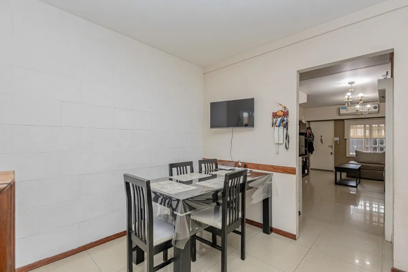 DUPLEX 3 AMBIENTES CON COCHERA Y PATIO