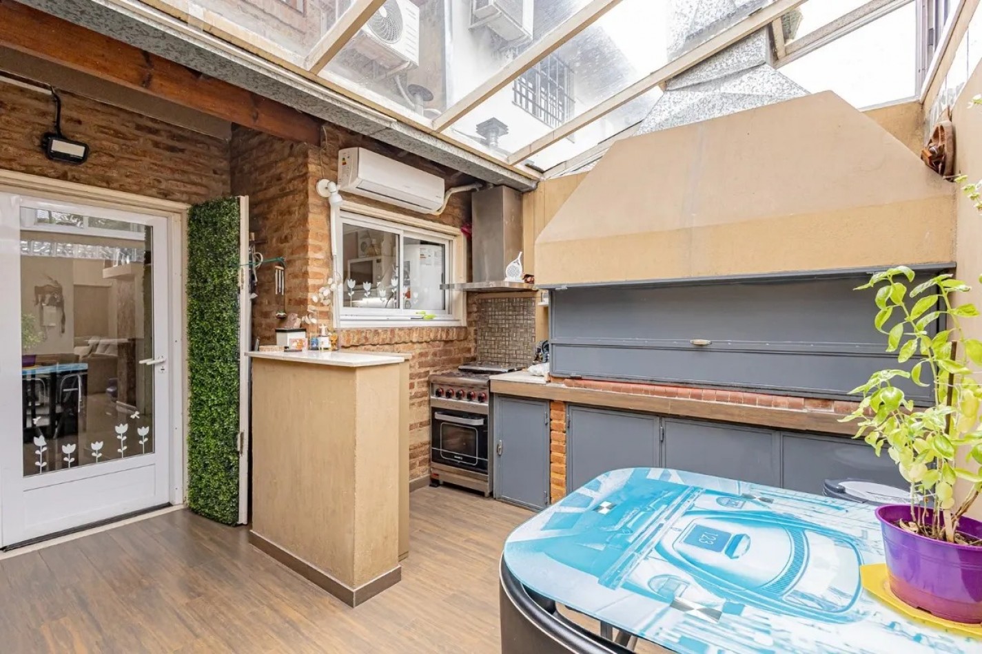 DUPLEX 3 AMBIENTES CON COCHERA Y PATIO