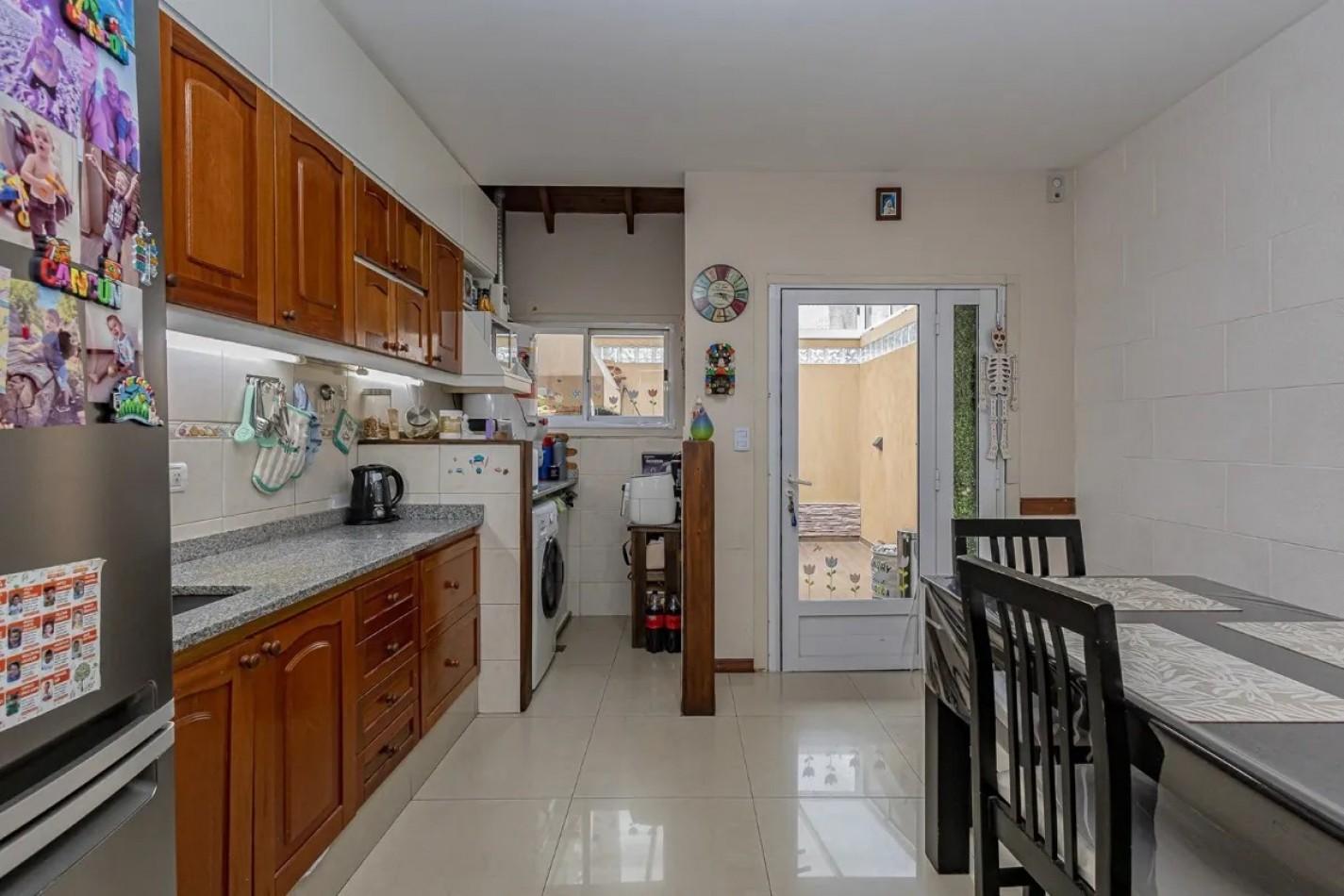 DUPLEX 3 AMBIENTES CON COCHERA Y PATIO