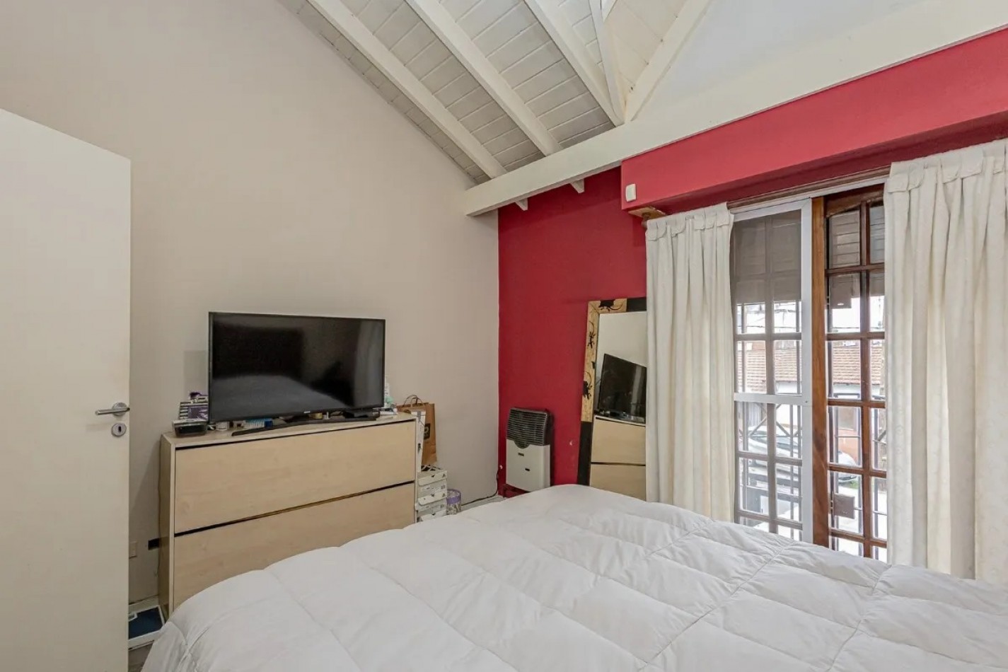 DUPLEX 3 AMBIENTES CON COCHERA Y PATIO