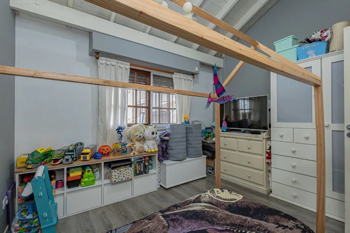 DUPLEX 3 AMBIENTES CON COCHERA Y PATIO