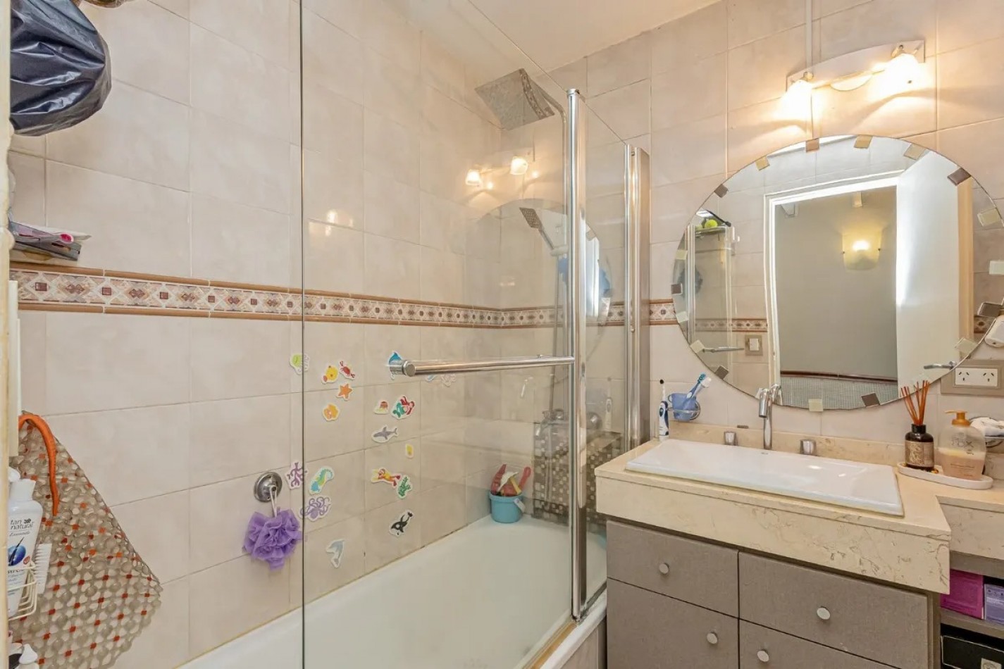 DUPLEX 3 AMBIENTES CON COCHERA Y PATIO