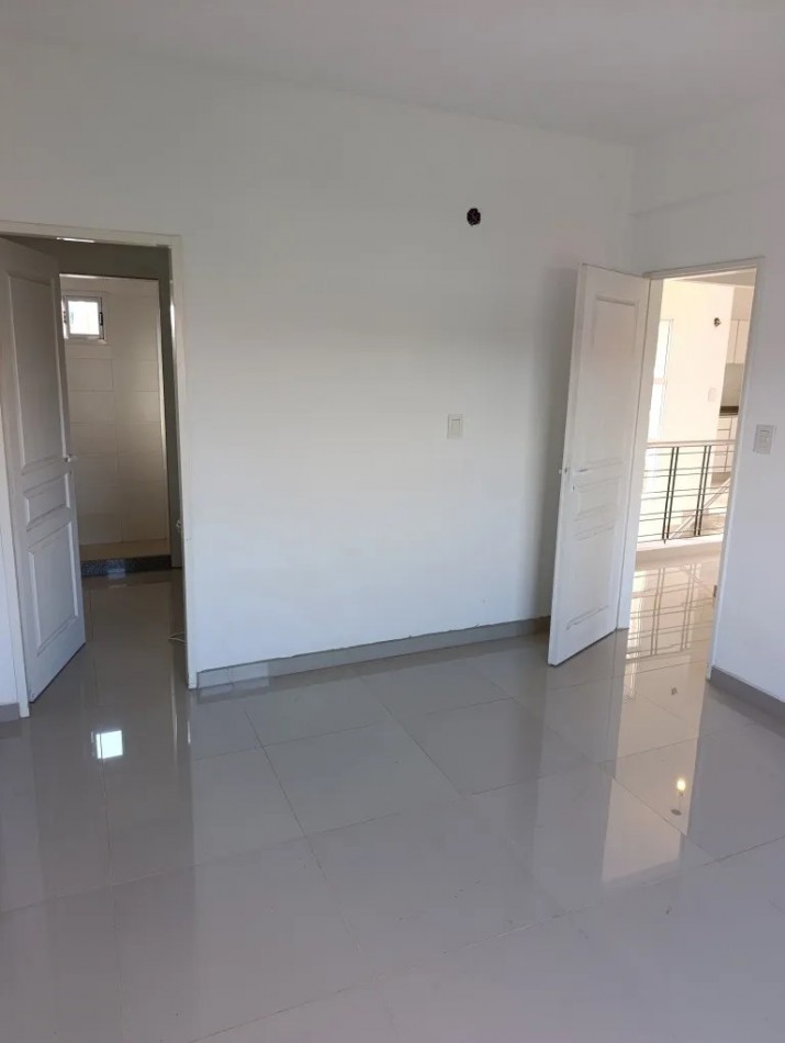 DEPARTAMENTO 4 AMBIENTES CON PATIO Y TERRAZA
