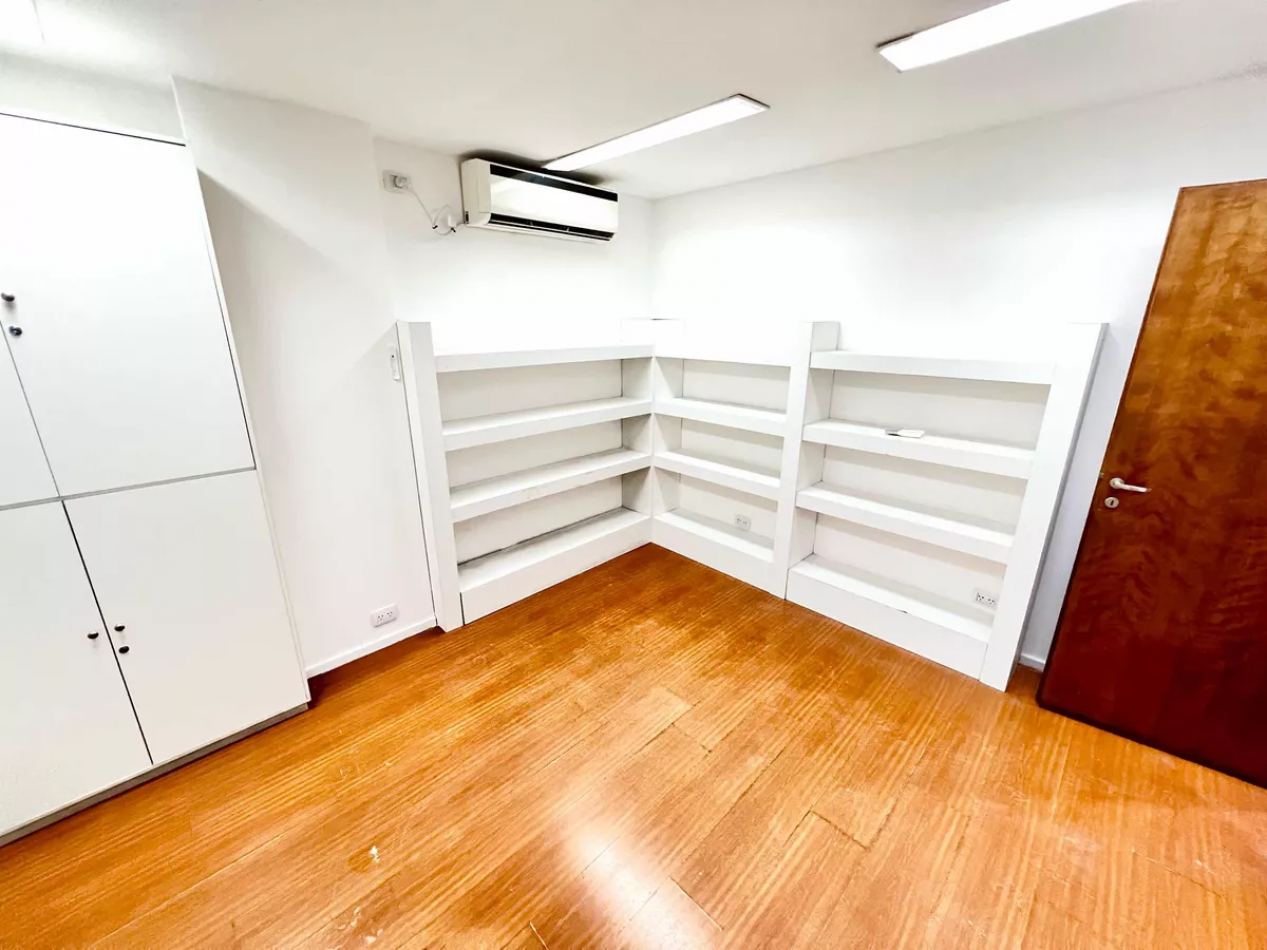 Alquiler Galpon con oficina -showroom