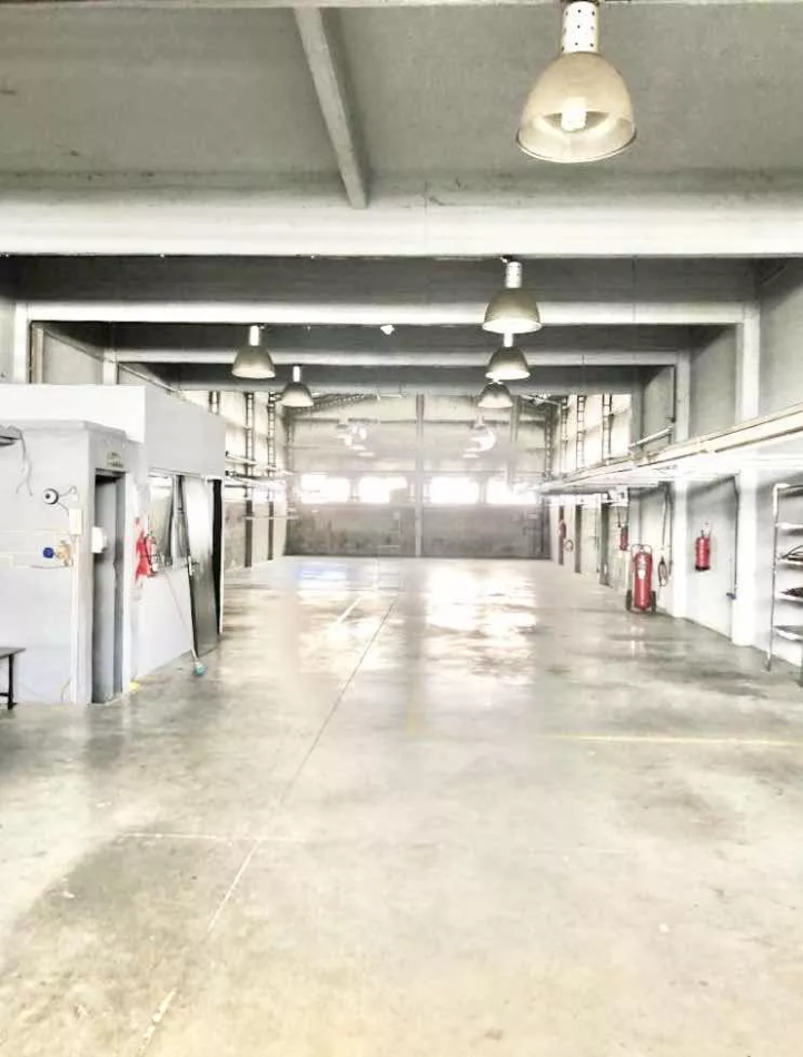 Alquiler Galpon con oficina -showroom