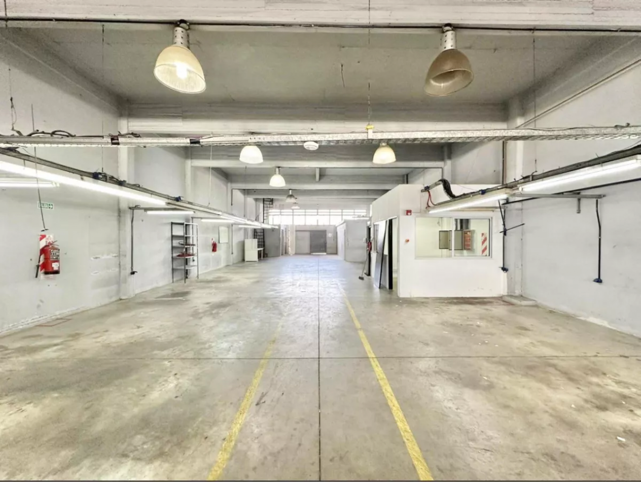 Alquiler Galpon con oficina -showroom