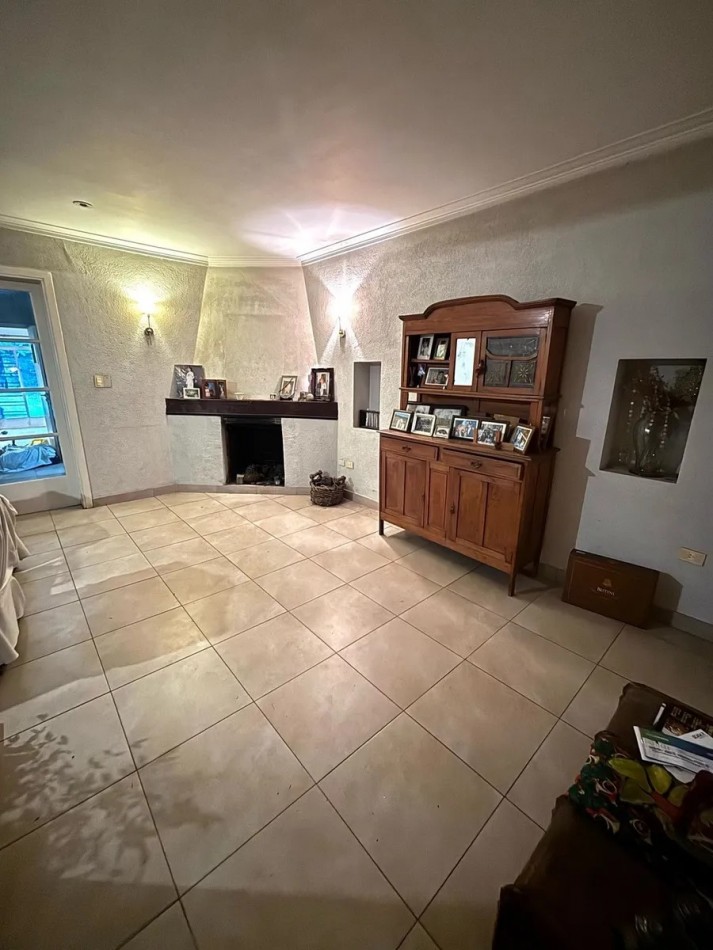 CHALET 7 AMBIENTES SOBRE LOTE PROPIO CON PATIO Y JARDIN