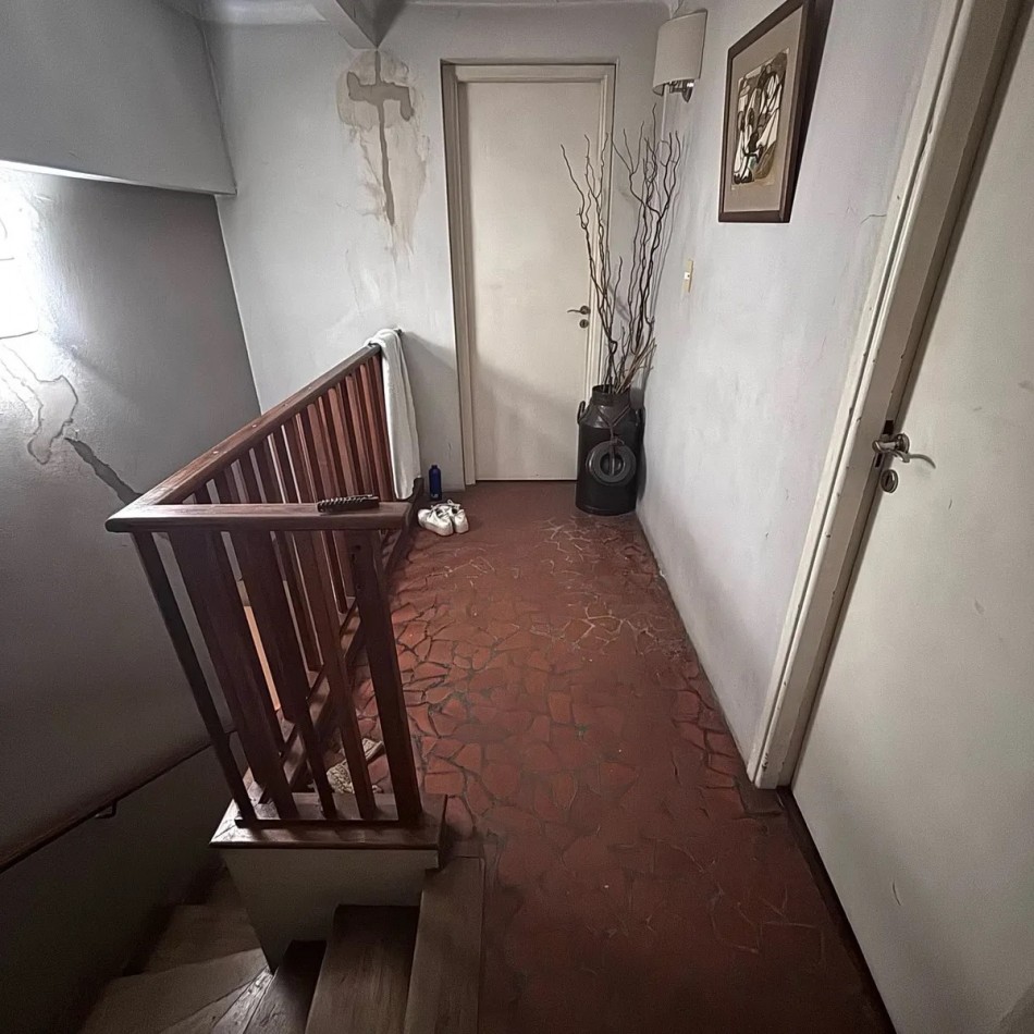 CHALET 7 AMBIENTES SOBRE LOTE PROPIO CON PATIO Y JARDIN