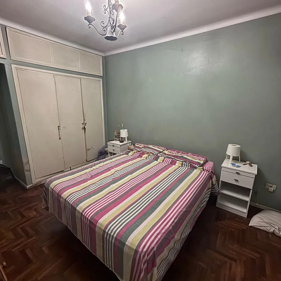 CHALET 7 AMBIENTES SOBRE LOTE PROPIO CON PATIO Y JARDIN