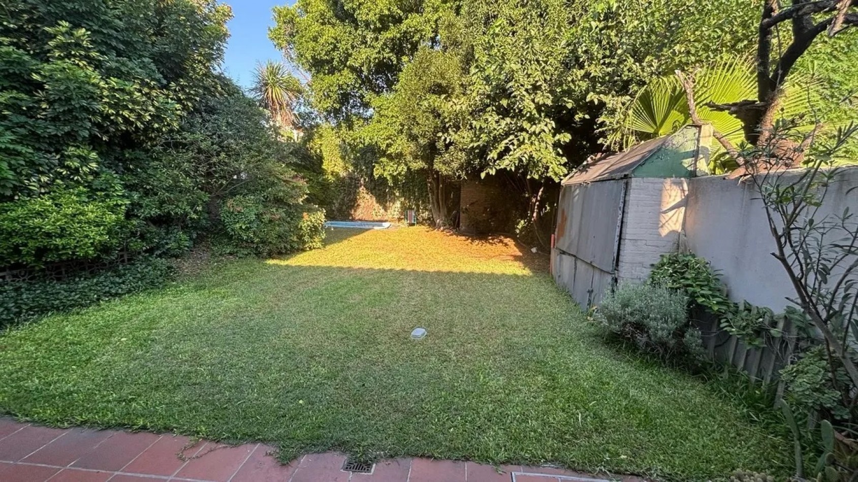 CHALET 7 AMBIENTES SOBRE LOTE PROPIO CON PATIO Y JARDIN