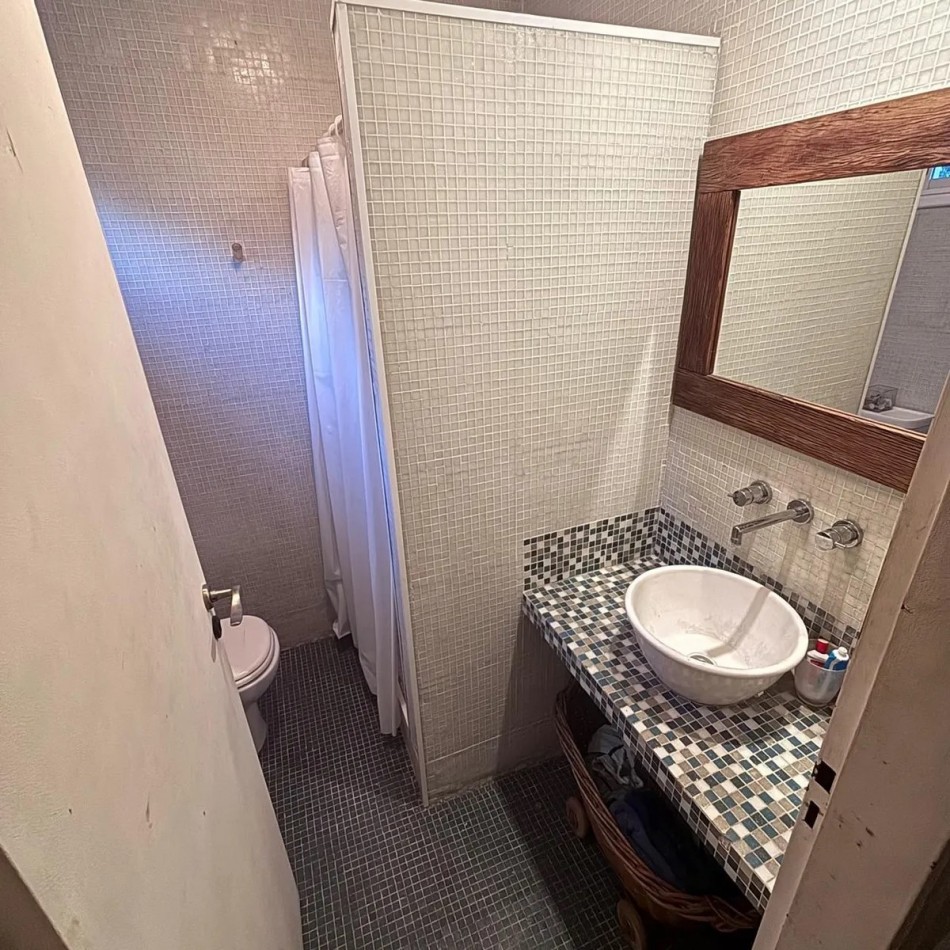 CHALET 7 AMBIENTES SOBRE LOTE PROPIO CON PATIO Y JARDIN