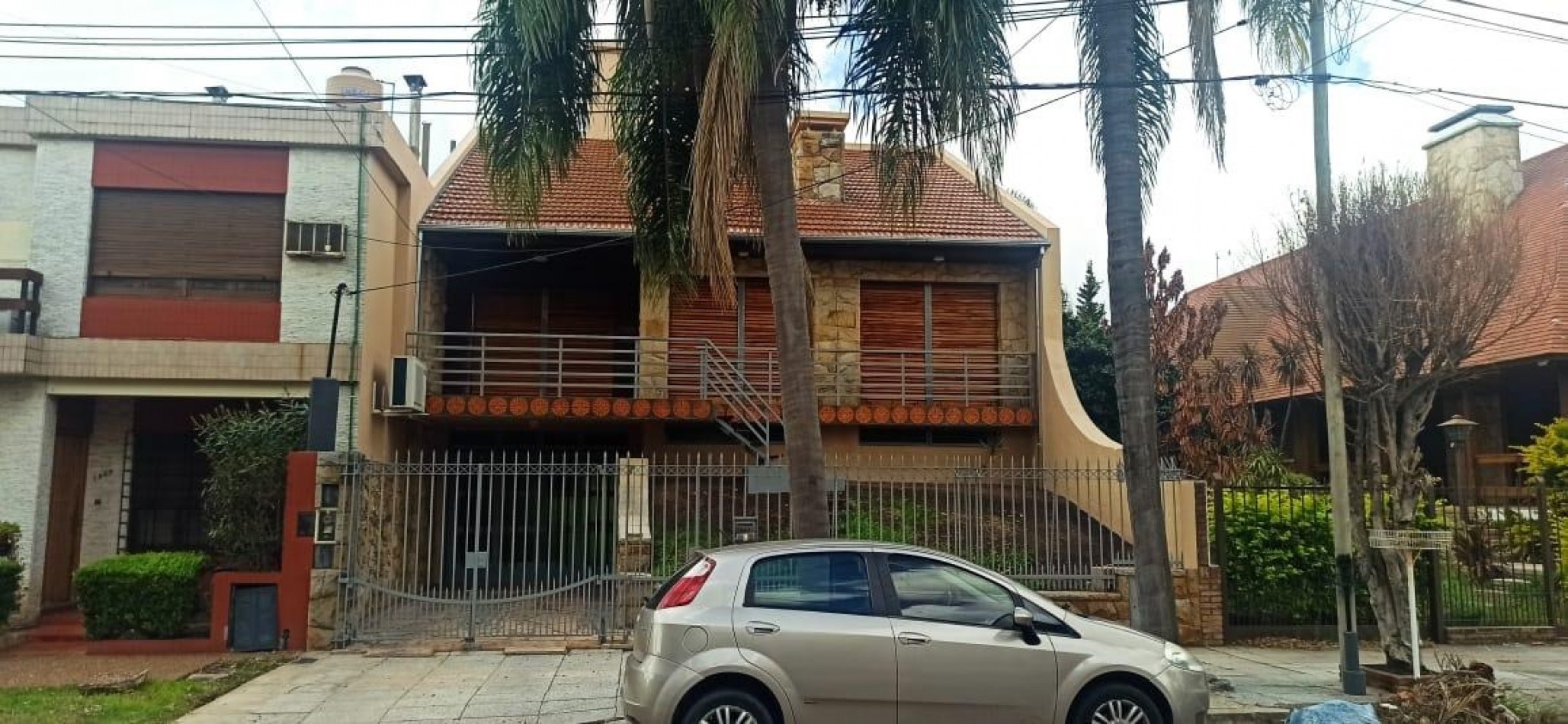 CASA 6 AMBIENTES CON PILETA Y COCHERA