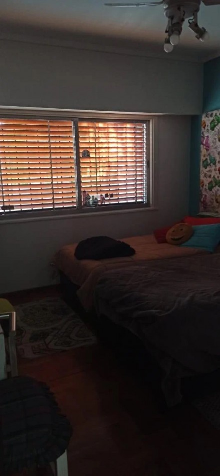 CASA 6 AMBIENTES CON PILETA Y COCHERA