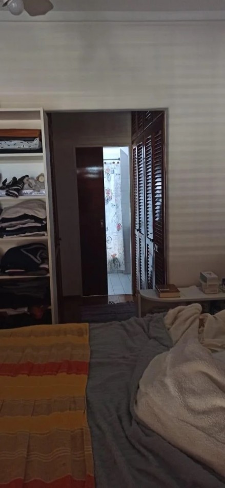 CASA 6 AMBIENTES CON PILETA Y COCHERA