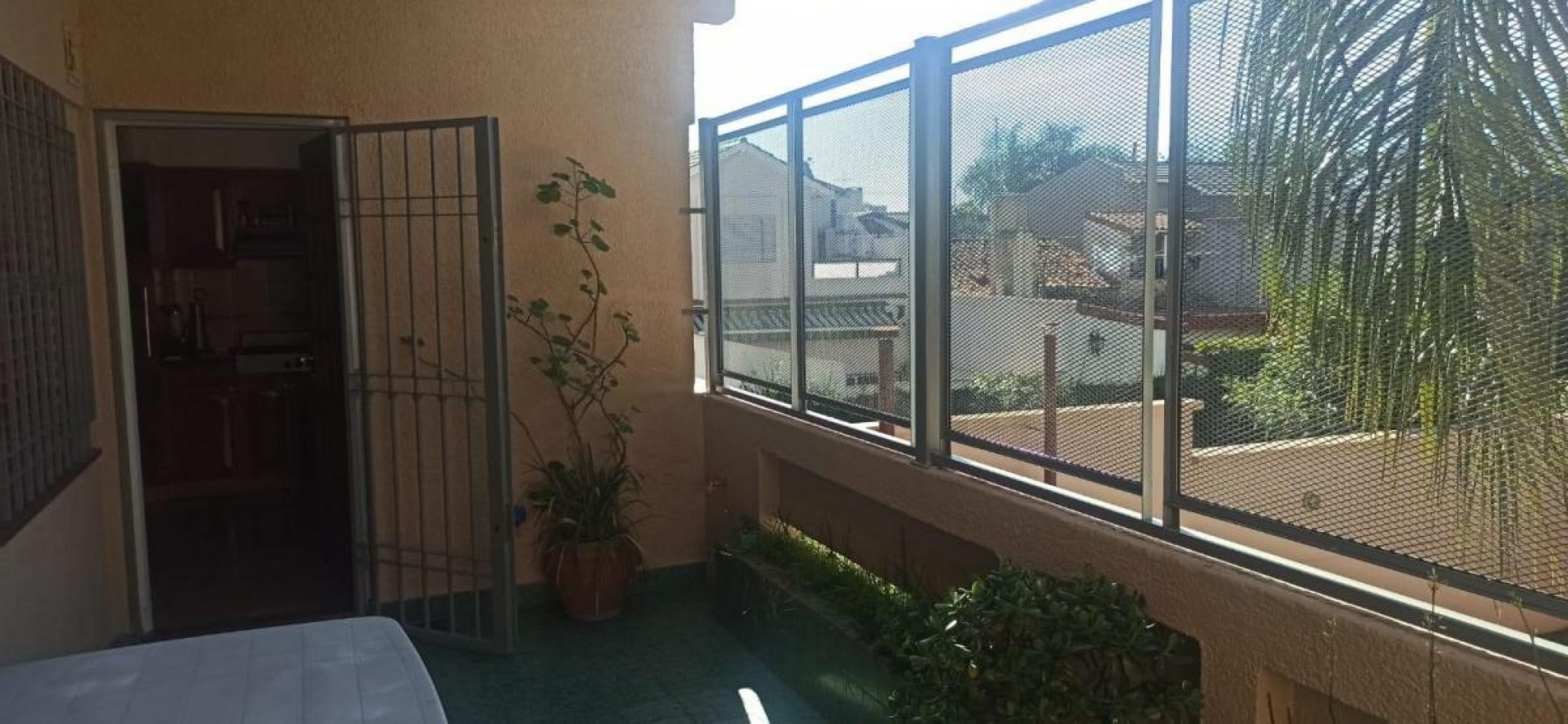 CASA 6 AMBIENTES CON PILETA Y COCHERA