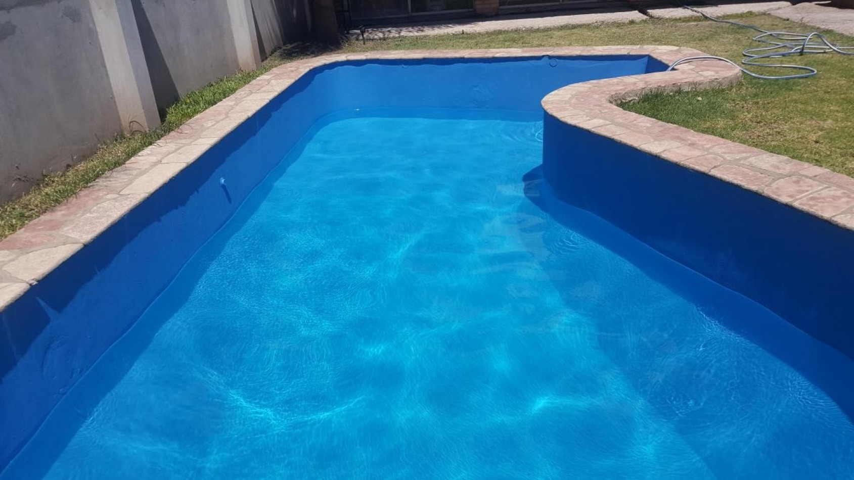 CASA 6 AMBIENTES CON PILETA Y COCHERA