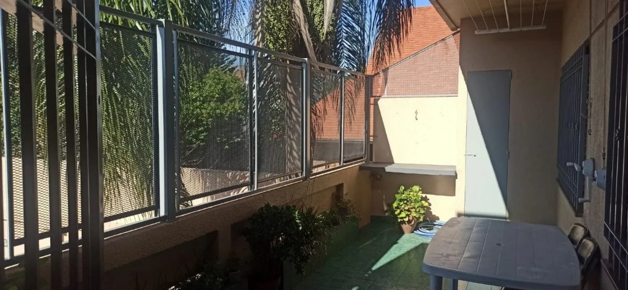CASA 6 AMBIENTES CON PILETA Y COCHERA