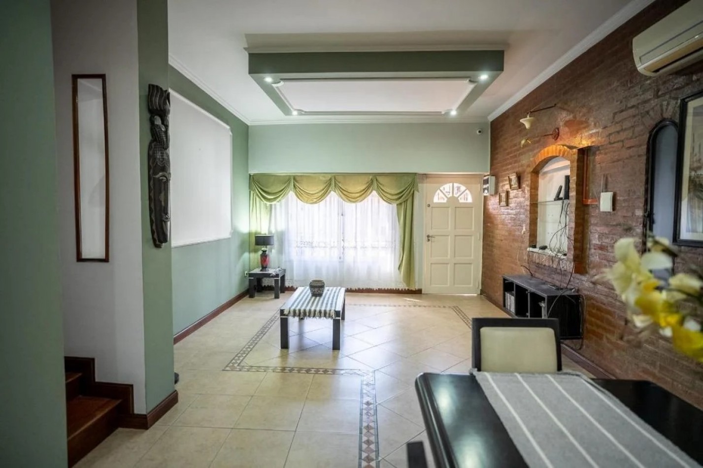 Casa 4 ambientes con pileta