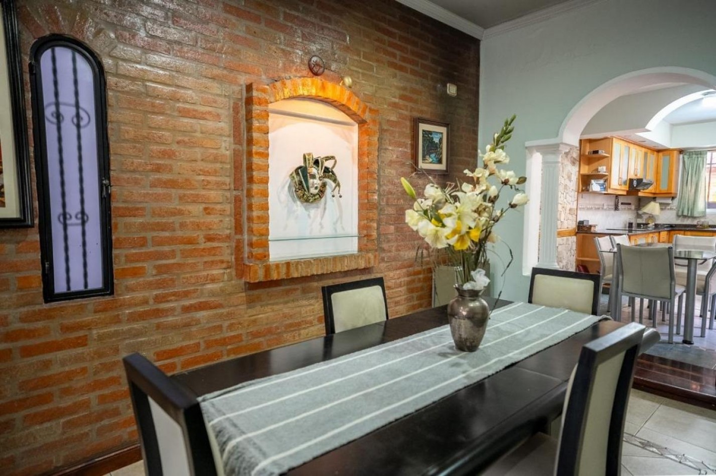 Casa 4 ambientes con pileta