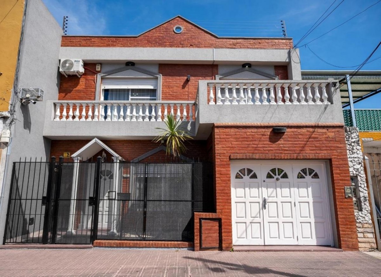 Casa 4 ambientes con pileta
