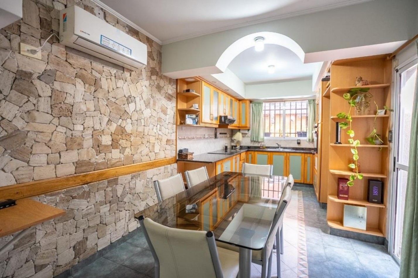 Casa 4 ambientes con pileta