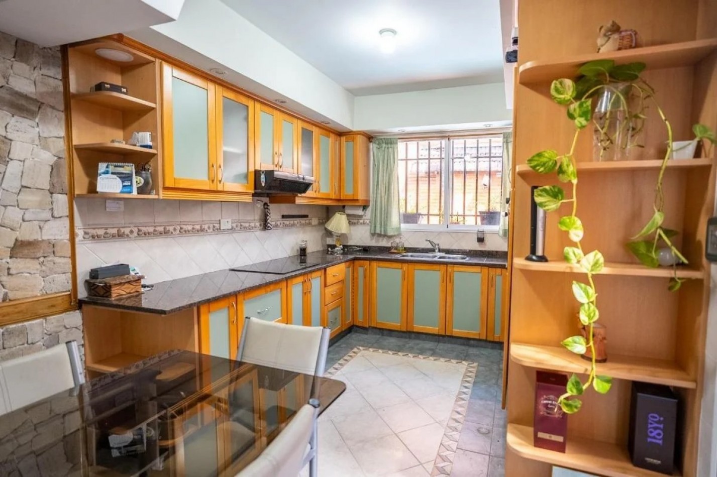 Casa 4 ambientes con pileta