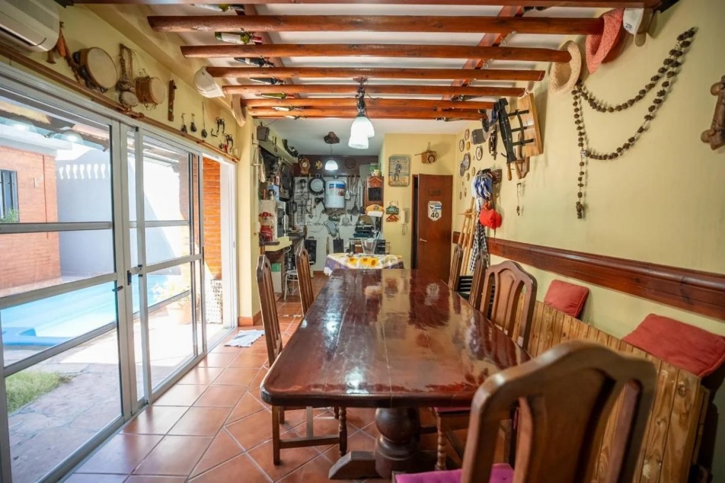 Casa 4 ambientes con pileta