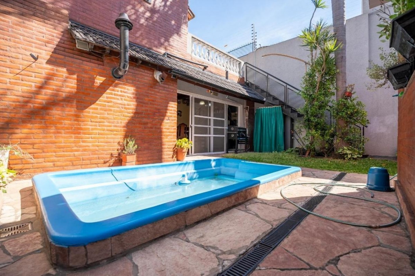 Casa 4 ambientes con pileta