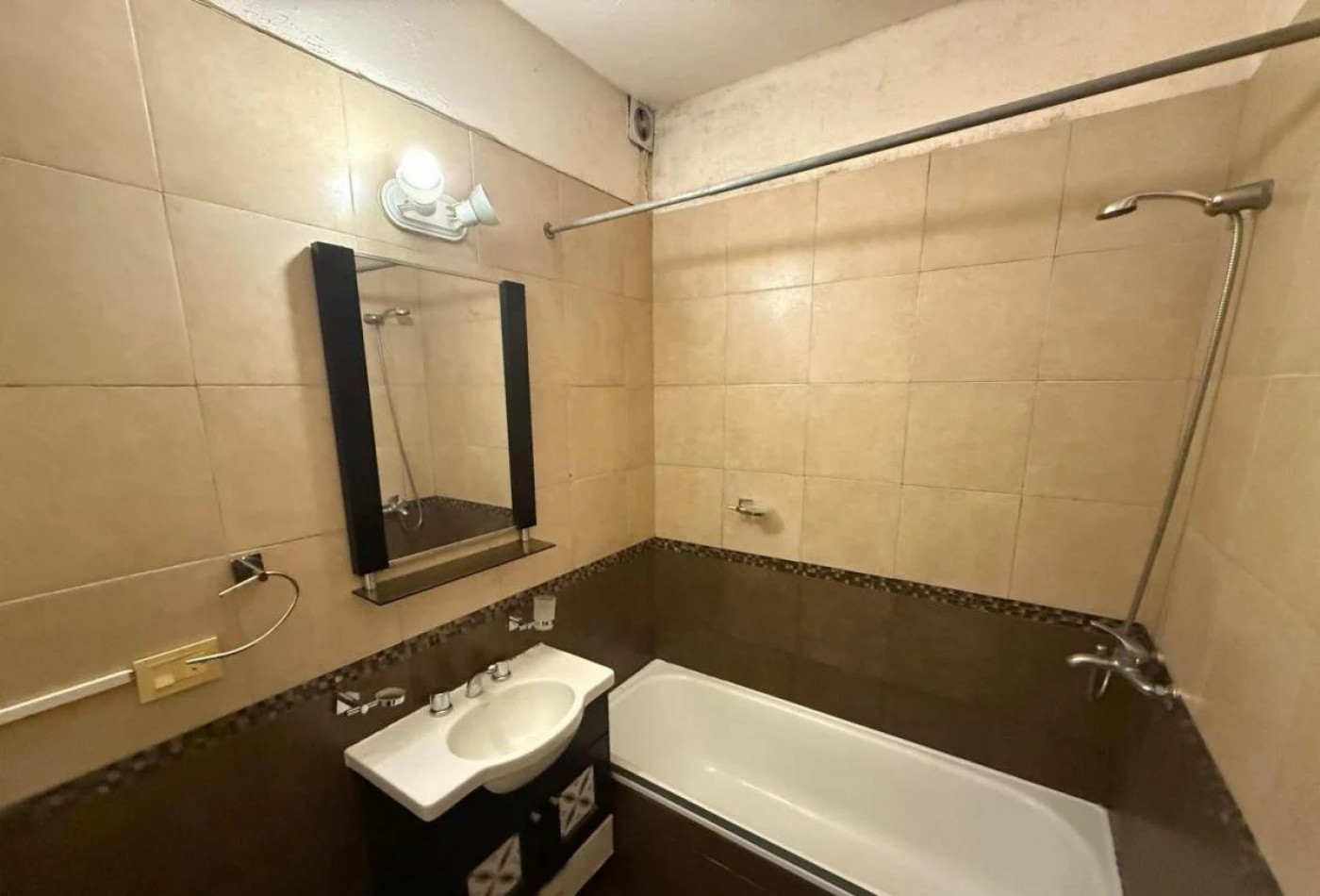 Departamento de 3 ambientes y cochera 