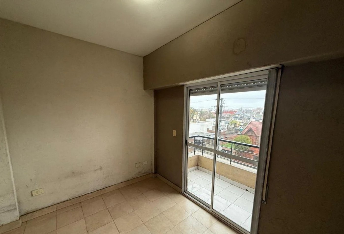 Departamento de 3 ambientes y cochera 