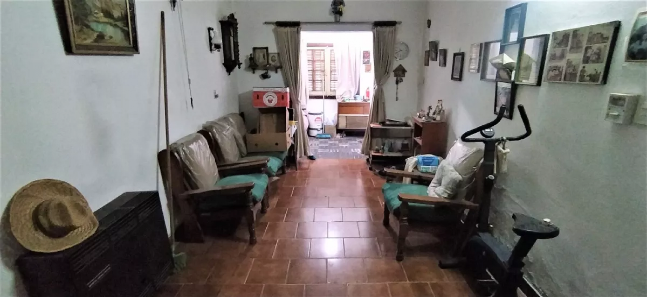 Oportunidad en Moron: Casa en Lote Propio para Refaccionar