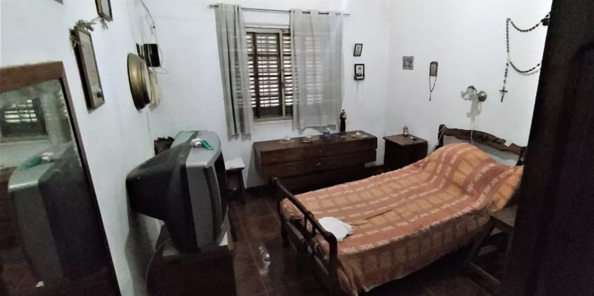 Oportunidad en Moron: Casa en Lote Propio para Refaccionar