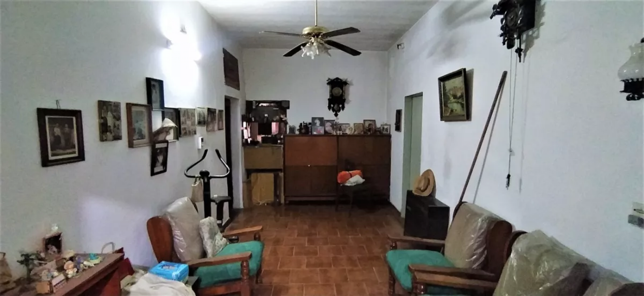 Oportunidad en Moron: Casa en Lote Propio para Refaccionar